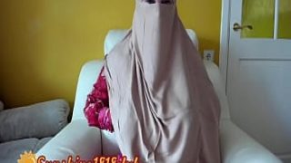 Arabische moslim in hijab grote borsten grote kont milf